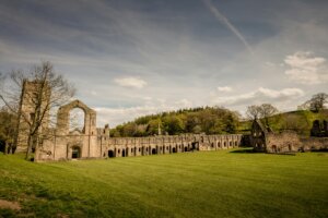 Hexingsheng Jewelry | The Evolution of European Fashion Jewelry: From Medieval to Modern Times