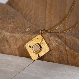 18K Gold Plated Stainless Steel Hammered Pendant Necklace with Natural Shells