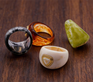 Resin Jewelry vs Acrylic Jewelry: What Makes Them Look Different