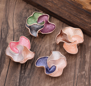 Hexingsheng Jewelry | Contact Why Magnetic Brooch Is Becoming Popular In Modern Fashion Accessories