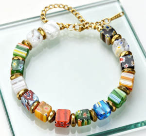 Hexingsheng Jewelry | Contact Glass Beads vs Crystal Beads
